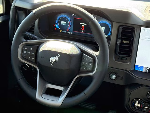 2026 Oxford White Ford Bronco Badlands 4X4 SUV