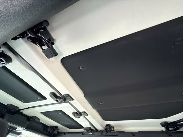 2026 Oxford White Ford Bronco Badlands 4X4 SUV