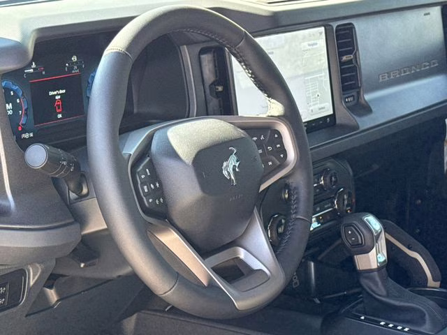 2026 Oxford White Ford Bronco Badlands 4X4 SUV