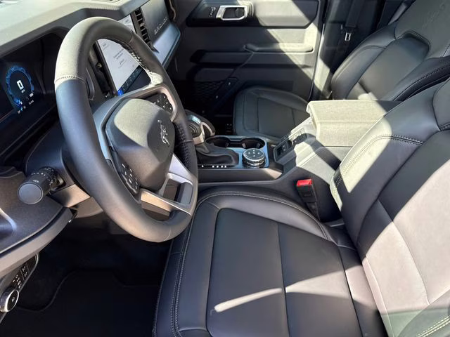 2026 Oxford White Ford Bronco Badlands 4X4 SUV