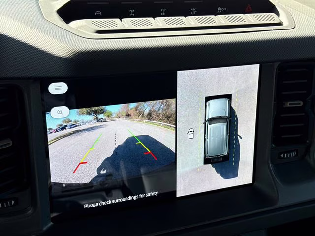 2026 Oxford White Ford Bronco Badlands 4X4 SUV