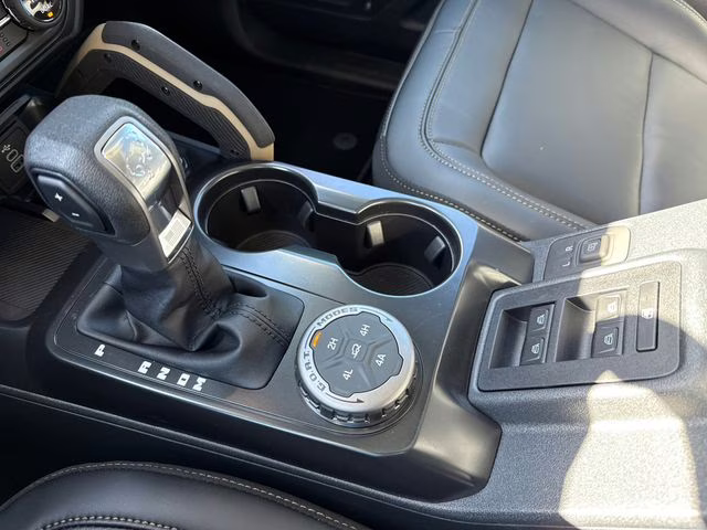 2026 Oxford White Ford Bronco Badlands 4X4 SUV