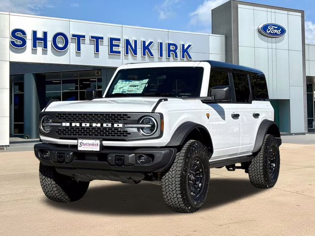 2026 Oxford White Ford Bronco Badlands 4X4 SUV