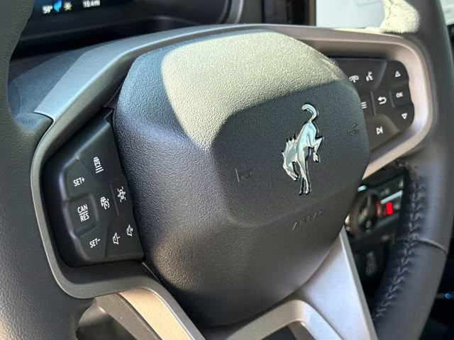 2026 Oxford White Ford Bronco Badlands 4X4 SUV