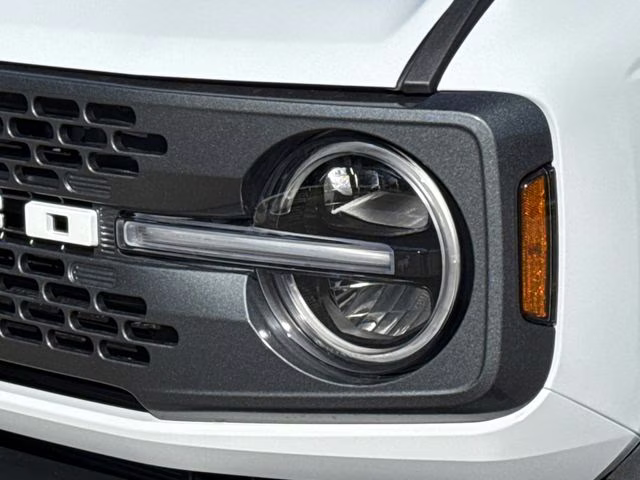 2026 Oxford White Ford Bronco Badlands 4X4 SUV