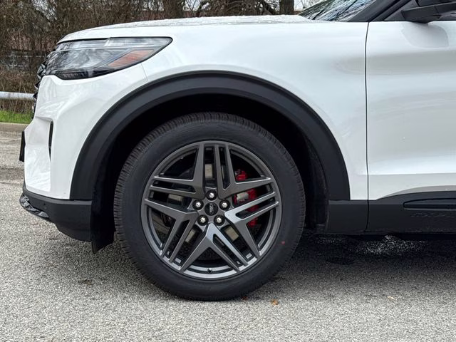 2026 White Ford Explorer ST 4X4 SUV
