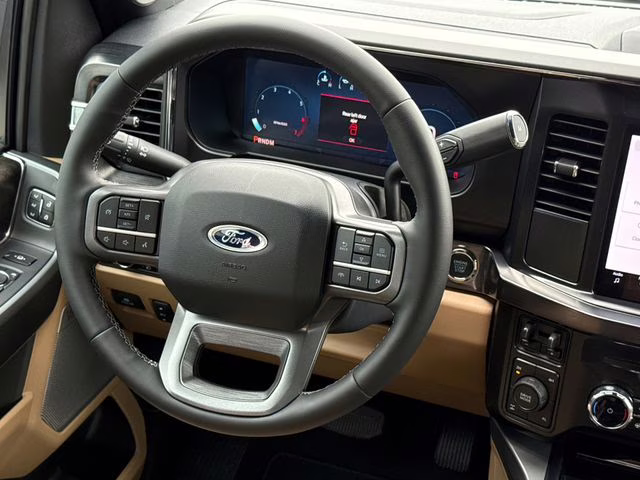 2026 Oxford White Ford Super Duty F-250 SRW Lariat 4X4 Truck