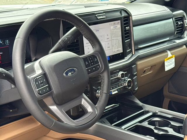 2026 Oxford White Ford Super Duty F-250 SRW Lariat 4X4 Truck