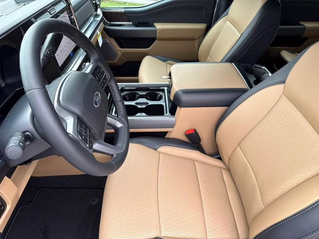 2026 Oxford White Ford Super Duty F-250 SRW Lariat 4X4 Truck