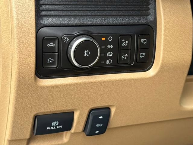 2026 Oxford White Ford Super Duty F-250 SRW Lariat 4X4 Truck