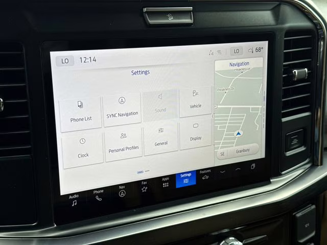 2026 Oxford White Ford Super Duty F-250 SRW Lariat 4X4 Truck