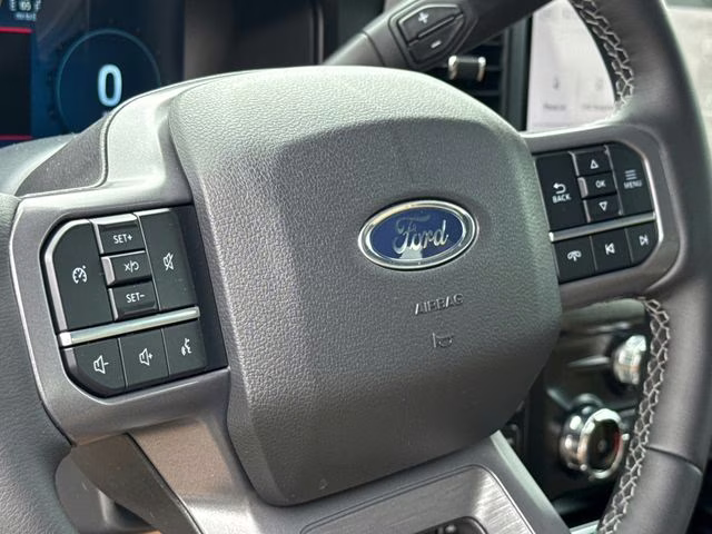 2026 Oxford White Ford Super Duty F-250 SRW Lariat 4X4 Truck