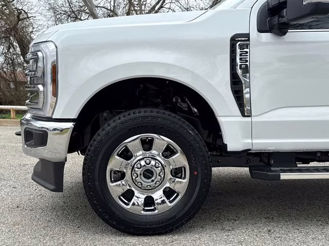 2026 Oxford White Ford Super Duty F-250 SRW Lariat 4X4 Truck