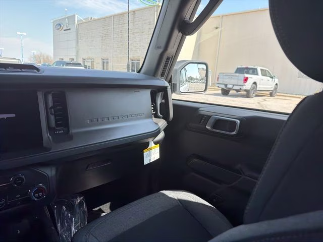 2026 Oxford White Ford Bronco Base 4X4 SUV