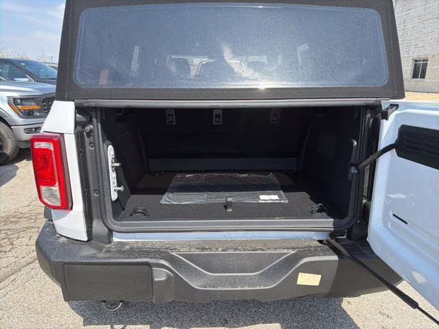 2026 Oxford White Ford Bronco Base 4X4 SUV