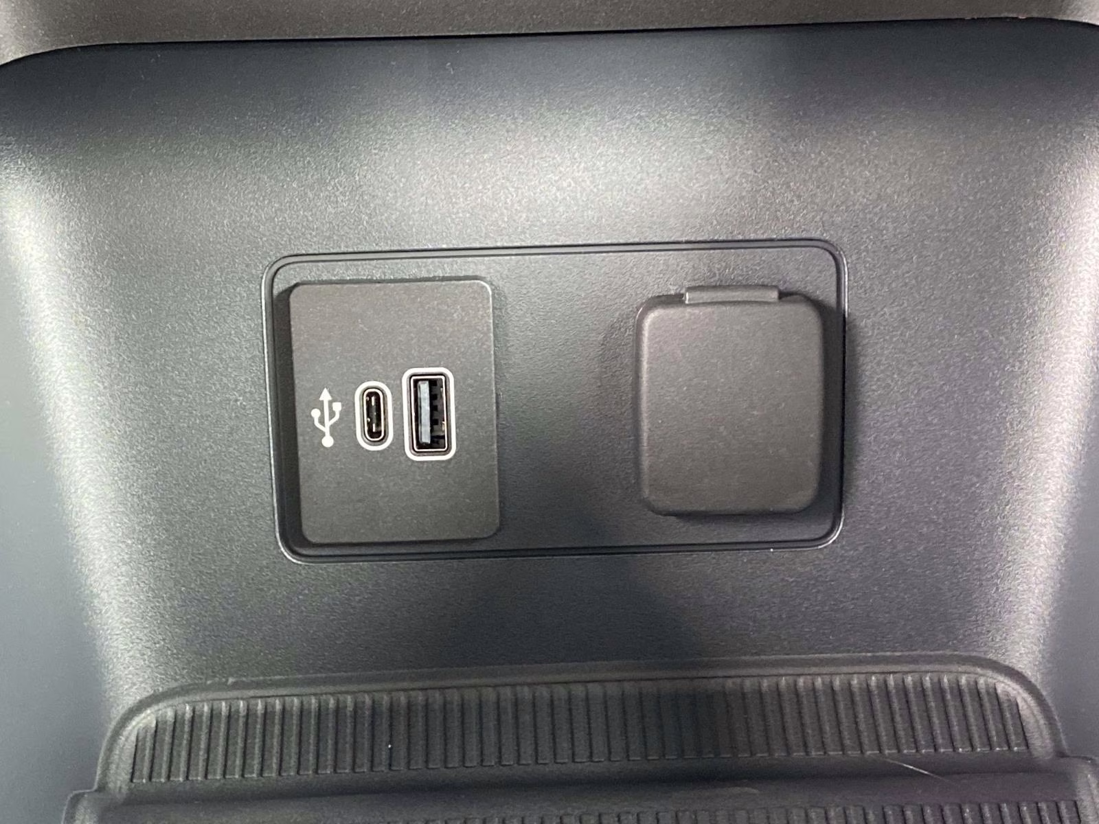 2026 Black Metallic Ford Explorer Active RWD SUV