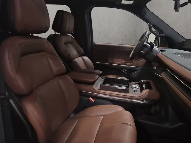 2026 Pristine White Metallic Tri-Coat Lincoln Navigator L Reserve 4X4 SUV