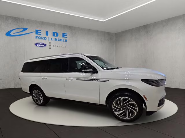 2026 Pristine White Metallic Tri-Coat Lincoln Navigator L Reserve 4X4 SUV