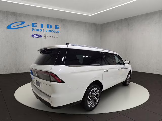 2026 Pristine White Metallic Tri-Coat Lincoln Navigator L Reserve 4X4 SUV