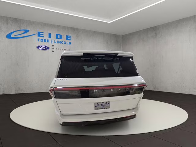 2026 Pristine White Metallic Tri-Coat Lincoln Navigator L Reserve 4X4 SUV