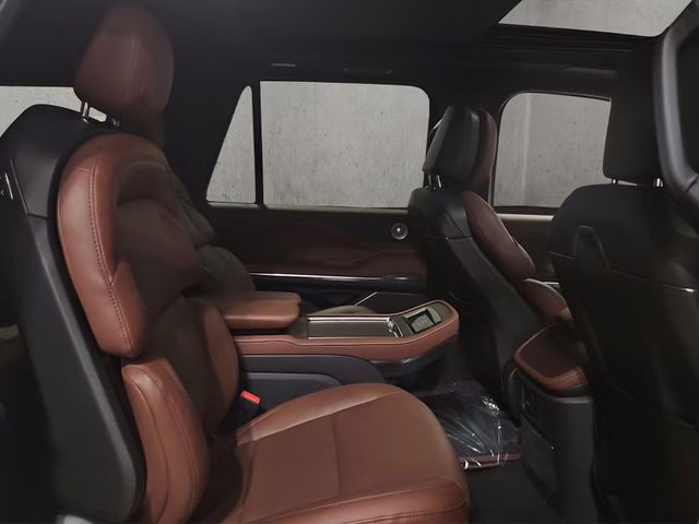 2026 Pristine White Metallic Tri-Coat Lincoln Navigator L Reserve 4X4 SUV