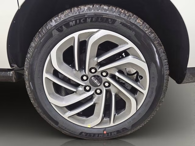 2026 Pristine White Metallic Tri-Coat Lincoln Navigator L Reserve 4X4 SUV