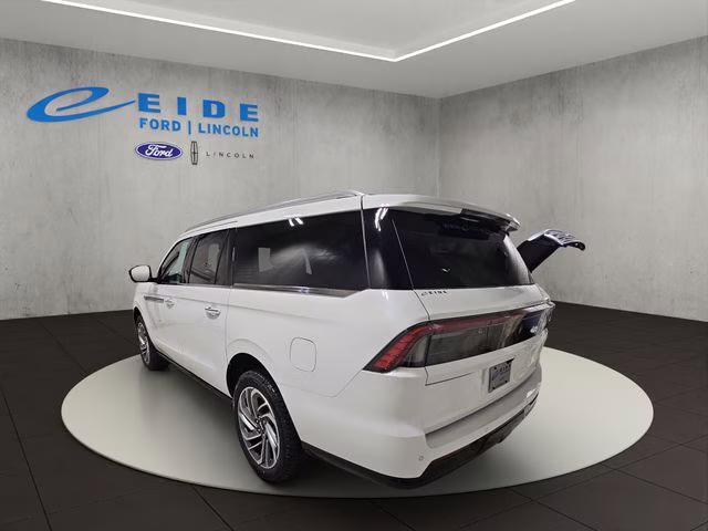 2026 Pristine White Metallic Tri-Coat Lincoln Navigator L Reserve 4X4 SUV