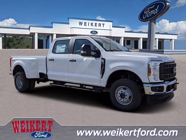 2026 Oxford White Ford Super Duty F-350 DRW XL 4X4 Truck