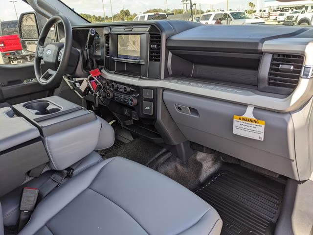 2026 Oxford White Ford Super Duty F-350 DRW XL 4X4 Truck