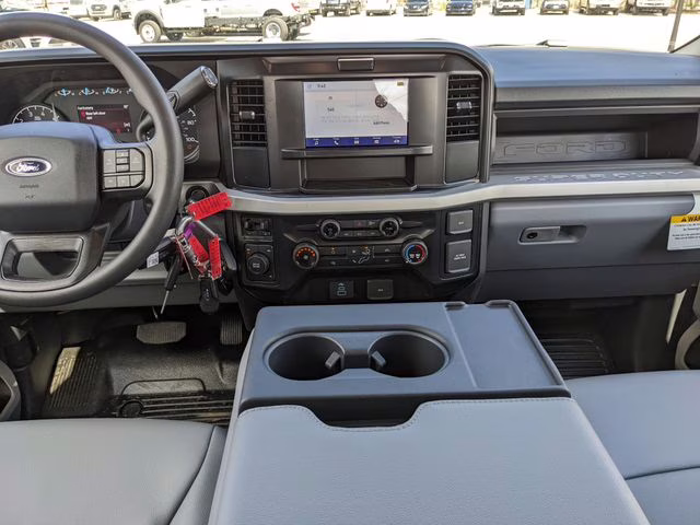 2026 Oxford White Ford Super Duty F-350 DRW XL 4X4 Truck