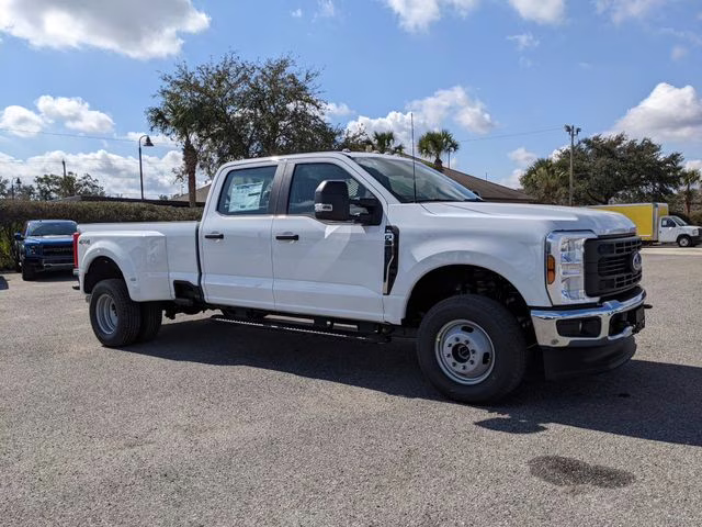 2026 Oxford White Ford Super Duty F-350 DRW XL 4X4 Truck