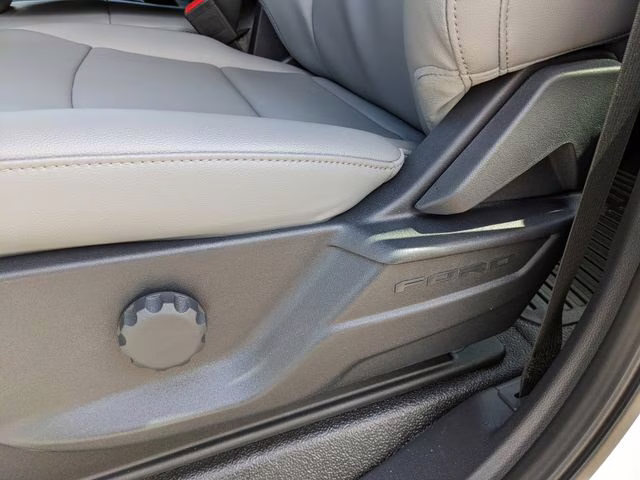 2026 Oxford White Ford Super Duty F-350 DRW XL 4X4 Truck