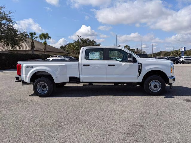 2026 Oxford White Ford Super Duty F-350 DRW XL 4X4 Truck