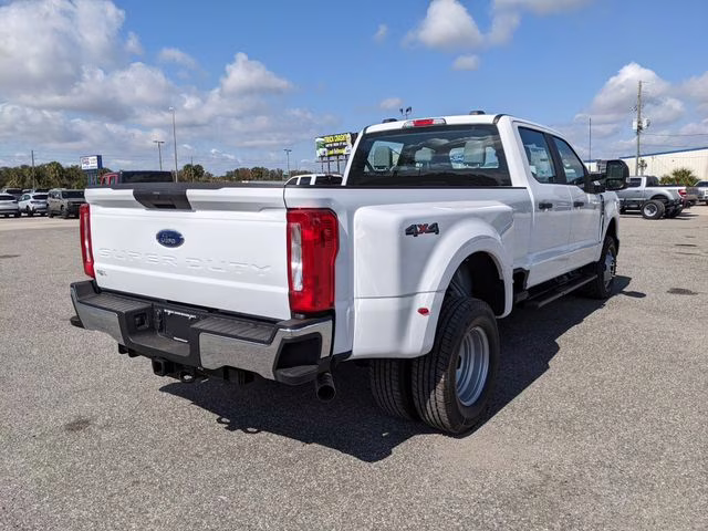 2026 Oxford White Ford Super Duty F-350 DRW XL 4X4 Truck