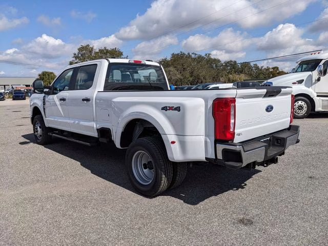 2026 Oxford White Ford Super Duty F-350 DRW XL 4X4 Truck