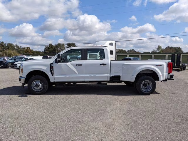2026 Oxford White Ford Super Duty F-350 DRW XL 4X4 Truck