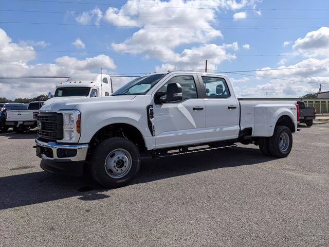 2026 Oxford White Ford Super Duty F-350 DRW XL 4X4 Truck