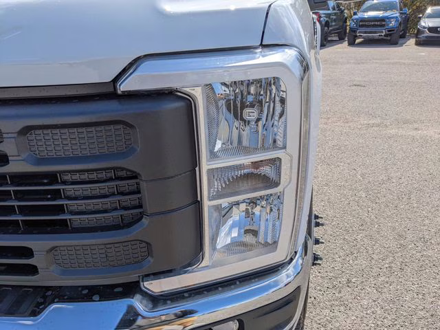 2026 Oxford White Ford Super Duty F-350 DRW XL 4X4 Truck