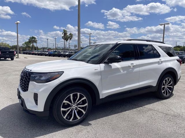 2026 Star White Metallic Tri-Coat Ford Explorer ST-Line RWD SUV