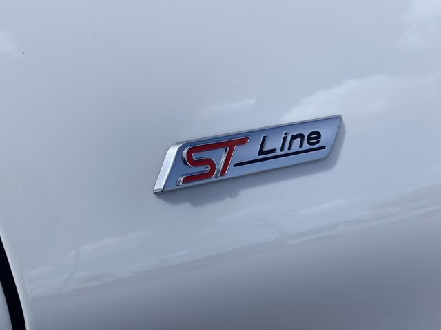 2026 Star White Metallic Tri-Coat Ford Explorer ST-Line RWD SUV