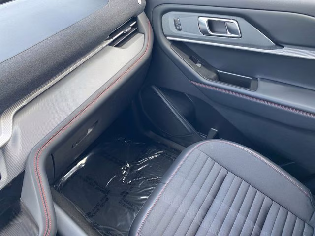 2026 Star White Metallic Tri-Coat Ford Explorer ST-Line RWD SUV