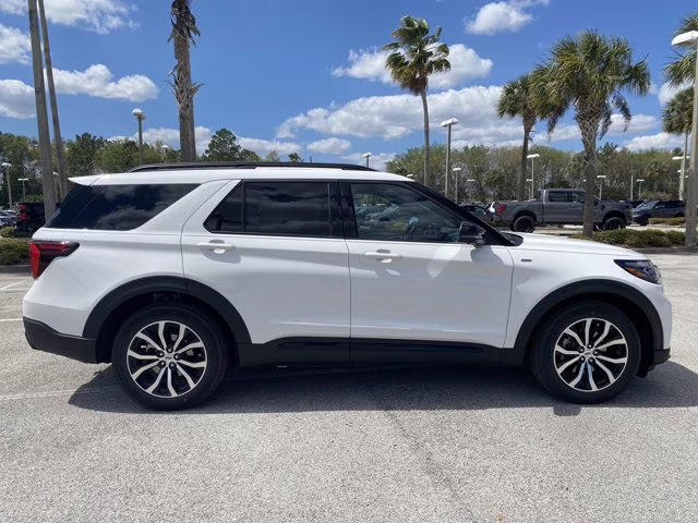 2026 Star White Metallic Tri-Coat Ford Explorer ST-Line RWD SUV