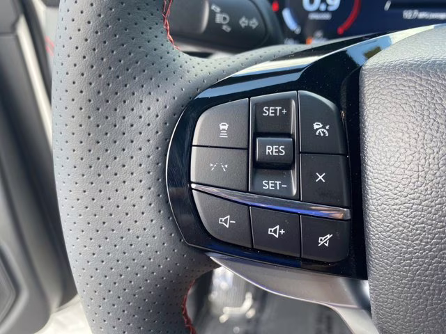 2026 Star White Metallic Tri-Coat Ford Explorer ST-Line RWD SUV