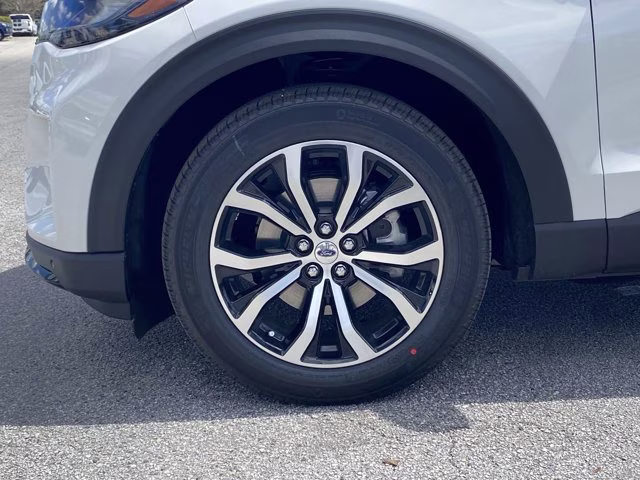 2026 Star White Metallic Tri-Coat Ford Explorer ST-Line RWD SUV
