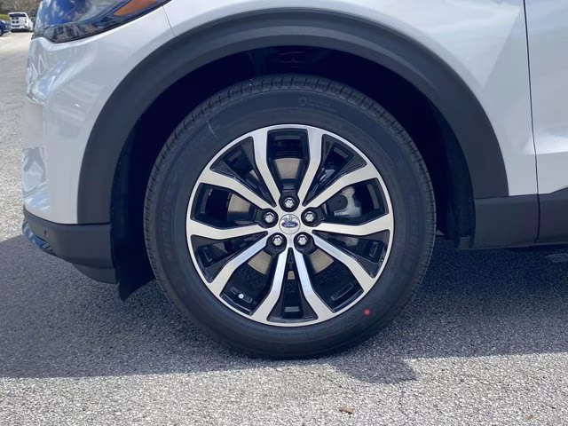 2026 Star White Metallic Tri-Coat Ford Explorer ST-Line RWD SUV