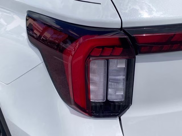 2026 Star White Metallic Tri-Coat Ford Explorer ST-Line RWD SUV