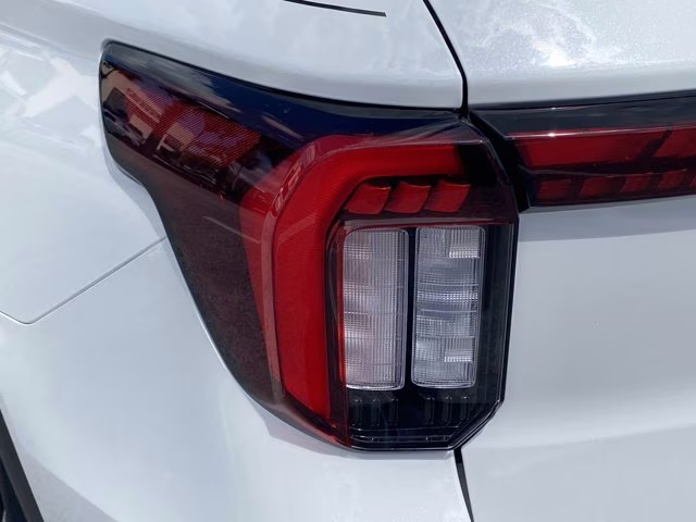 2026 Star White Metallic Tri-Coat Ford Explorer ST-Line RWD SUV