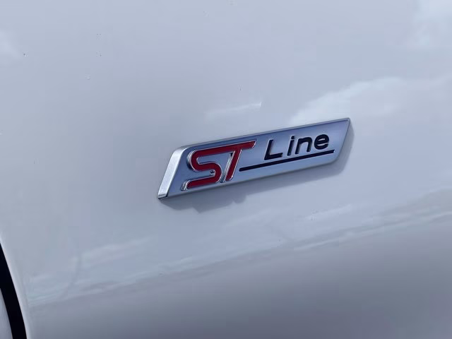 2026 Star White Metallic Tri-Coat Ford Explorer ST-Line RWD SUV