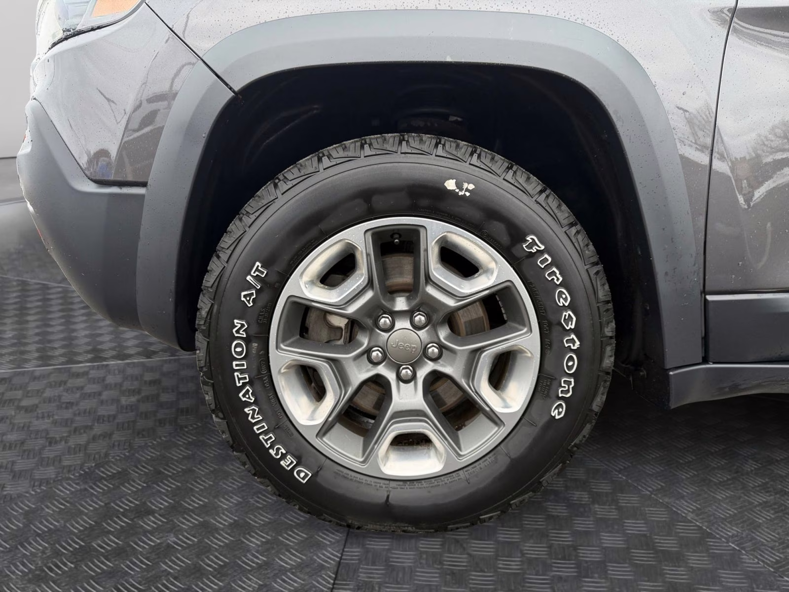 2019 Granite Crystal Metallic Clearcoat Jeep Cherokee Trailhawk 4X4 SUV