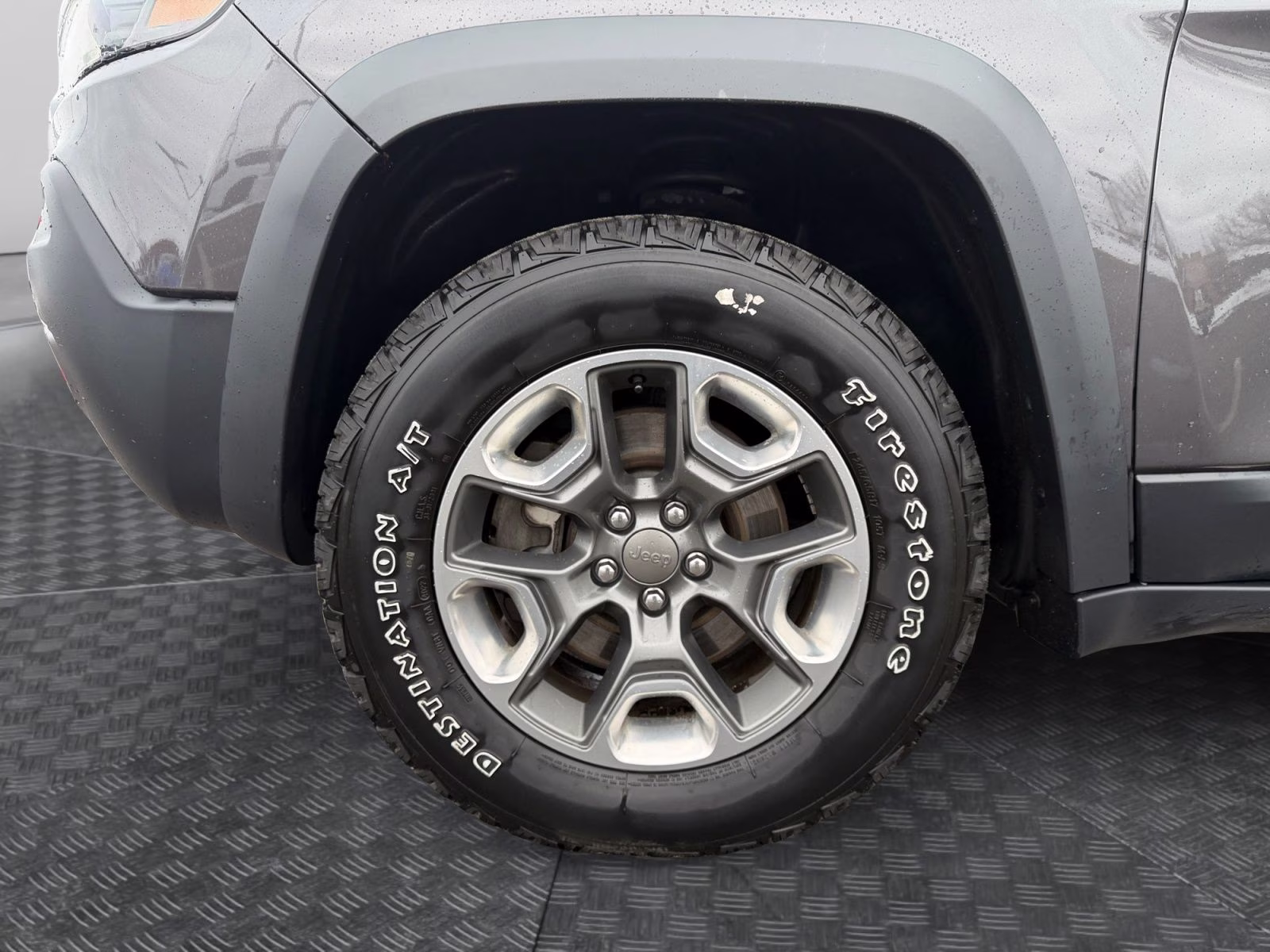2019 Granite Crystal Metallic Clearcoat Jeep Cherokee Trailhawk 4X4 SUV